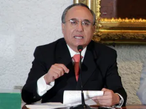 Valentín Meneses sale a la defensa de imagen de Mario Marín