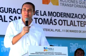 Inaugura RMV obra carretera para los habitantes de Atexcal
