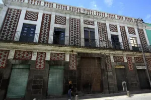 Seis casonas del CH están invadidas por ambulantes