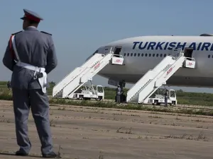 Amenazan con bomba avión de Turkish Airlines