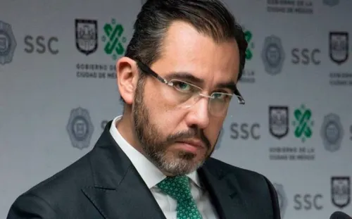 Dan suspensión a Jesús Orta contra orden de captura, pero no frena detención