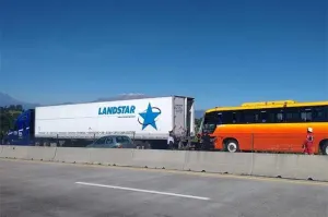 Reportan 55 heridos tras choque en el Arco Norte