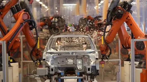 Automotrices fuera de EU se oponen a normas de origen que propone Trump en TLCAN