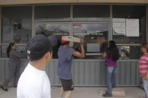 Pelean por el control del agua potable en Xochimehuacán