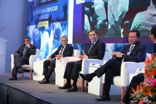 RMV participó en Foro Político con los Coordinadores Parlamentarios de MORENA, PRI y PRD