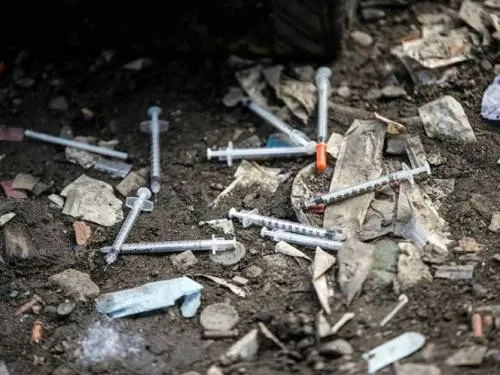 Aumentan muertes por sobredosis en EU; cae esperanza de vida