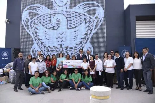 Entrega BUAP tonelada y media de tapas de plástico a Fundación Down