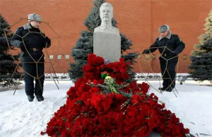 Rusos conmemoran un año más de la muerte de Stalin