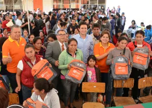 Inició obsequio de útiles escolares en la cabecera de San Pedro