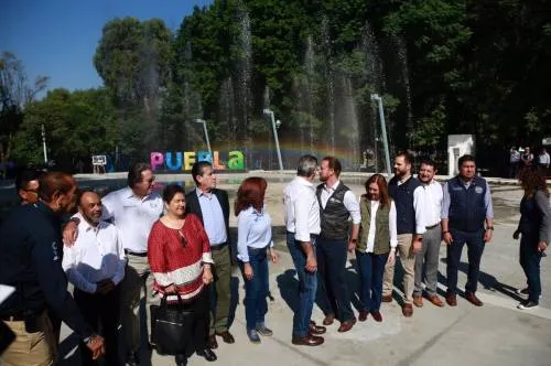 Gali y Banck inauguran rehabilitación de Parque Juárez; poblanos no podrán ingresar a espejo de agua