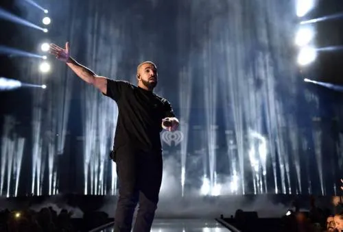 Drake arremete contra Kanye West en su último concierto