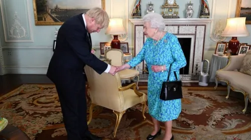 Boris Johnson pide a la reina Isabel II suspender el Parlamento británico antes del Brexit