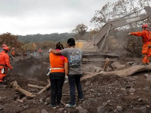 Corrigen cifra de desaparecidos tras erupción en Guatemala; sube a 332