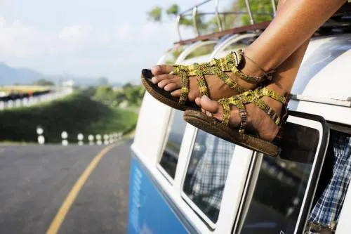 Arrestan a un hombre en la India por el mal olor de sus pies