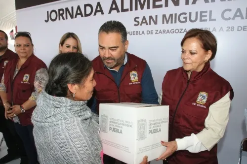 Continúa SEDIF con entrega de apoyos a familias de las juntas auxiliares de Puebla