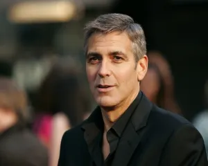 Clooney dedica filme a actor fallecido por supuesta sobredosis