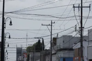 Subsanará CFE daño a lajas en el barrio de La Luz por cableado subterráneo