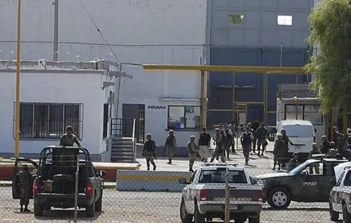 Revelan que reos fugados de Coahuila salieron por la puerta principal