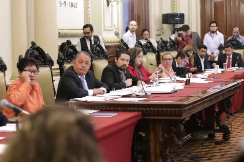 Regidores de la 4T convierten en ring el cabildo poblano