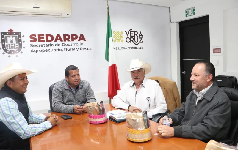 Convenio en favor de la industria apícola