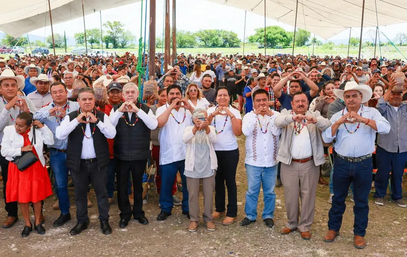 gob-pue-entrega-apoyos-campo-huatlatlauca