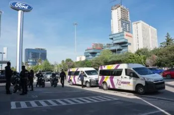 Operativo contra vans “piratas” desata tensión y conato de enfrentamiento en la Vía Atlixcáyotl