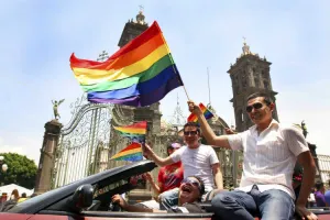 Comunidad LGBTTI pide que grupos conservadores los respeten