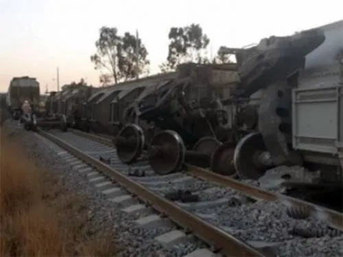 Tolvas con trigo descarrilan en Tlaxcala; Ejército resguarda la zona