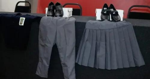 Uniformes y zapatos de calidad serán entregadas a estudiantes de nivel básico
