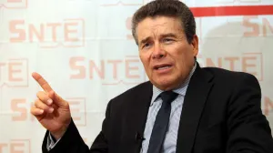 Díaz de la Torre revisa en Puebla agendas educativa y sindical
