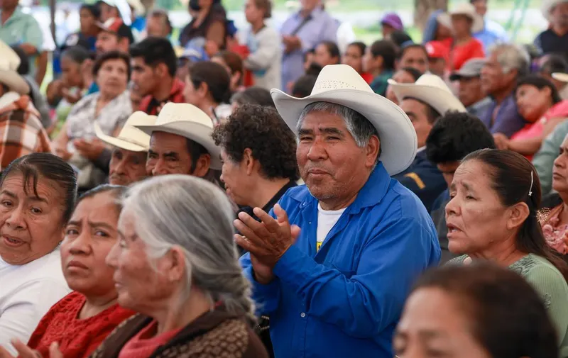 gob-pue-entrega-apoyos-campo-huatlatlauca