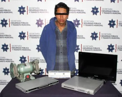 Detienen a dos sujetos por robo a casa habitación