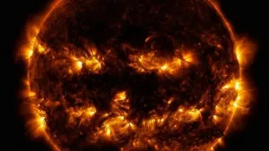 Nasa presume foto del Sol con forma de calabaza