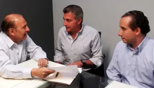 Tony Gali recibe escritura de predio para SMDIF