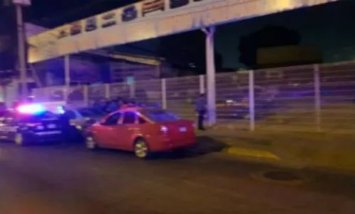 Hallan cinco cuerpos decapitados en lote de autos de Tabasco