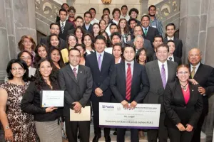 Rivera Pérez premia a ganadores de Contraloría Universitaria Puebla