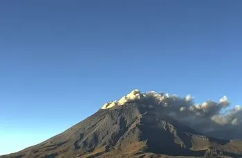 Popocatépetl registra explosiones en la madrugada y en 24 horas 180 exhalaciones