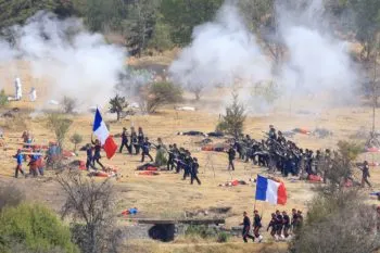 El Ejército mexicano escenificó la Batalla del 5 de Mayo en la 25ª Zona Militar