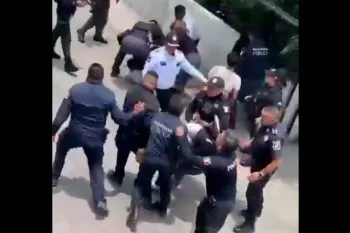 Protesta en Conalep 198 de Huixquilucan termina en enfrentamiento; hay tres estudiantes detenidos y tres policías lesionados