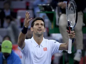 Djokovic avanza a cuartos en Masters de Shanghái
