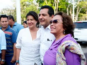 Elba Esther será vigilada por seis custodios en funeral de su hija