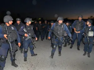 Por segundo día, policías de Guerrero paran labores