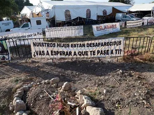 Hallan más cadáveres en fosas de Jojutla, estaban debajo de tarima