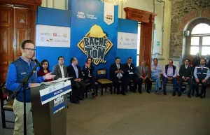 Con “Bachetón” se taparán 50 mil baches en 60 días: Luis Banck