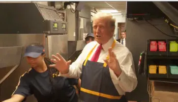 Donald Trump trabaja en McDonald’s y lanza críticas a Kamala Harris durante su visita