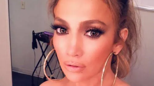 Jennifer Lopez hace twerking durante su show y enciende las redes