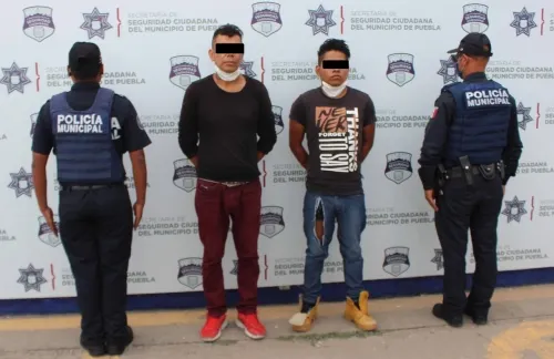 Detuvo policía municipal de Puebla a dos hombres por robo a transeúnte en San Ramón cuarta sección