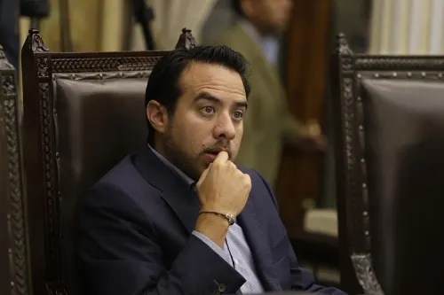 El diputado del PAN, Oswaldo Jiménez debe ponerse a estudiar, sugiere Rivera Vivanco