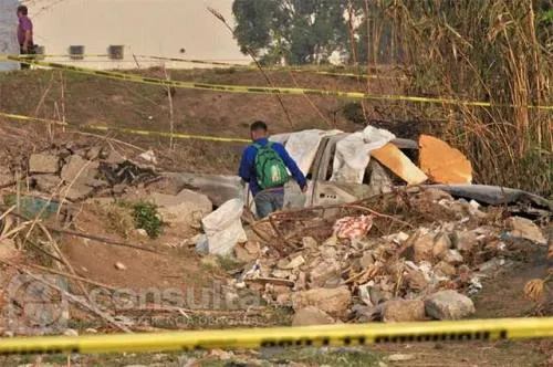 En Cuautlancingo, hallan camioneta calcinada con dos cuerpos adentro