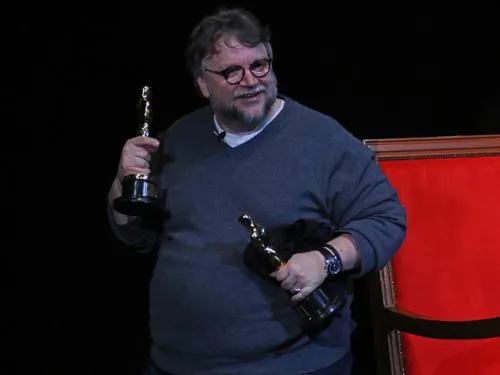 Guillermo del Toro hará serie de antología de horror con Netflix